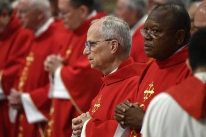 Este es el nuevo Papa de la iglesia católica. Se ha denominado León XIV