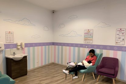 Sala de lactancia ubicada en Ciudad Comercial El Recreo, en Quito.