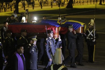Los cuerpos de los 11 soldados asesinados en Orellana llegaron a la Escuela Superior Militar Eloy Alfaro en Quito.