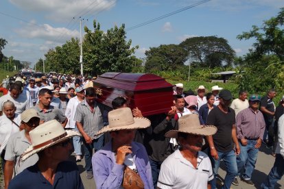 Así fue el funeral de Gladys Echever en Colimes.