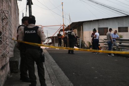 Ataque armado dejó dos muertos en Los Rosales, Guayaquil.