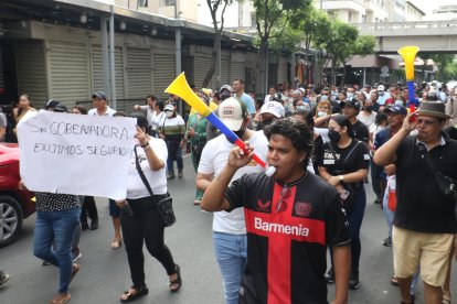 Comerciantes de La Bahía de Guayaquil marchan para pedir mayor seguridad.