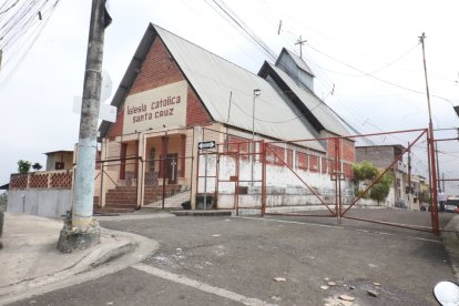 Las víctimas estaban conversando cerca a una iglesia.