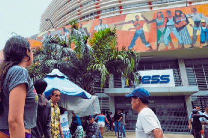 Afiliados y jubilados del Instituto Ecuatoriano de Seguridad Social son víctimas del robo de sus ahorros. Algunos casos llegan a Fiscalía.