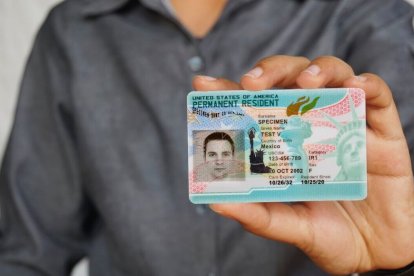 La actualización de la Green Card garantiza que los datos biométricos estén al día, especialmente la fotografía del titular.