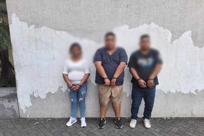 Dos hombres y una mujer son los sospechosos aprehendidos en este caso.