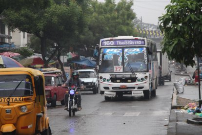 Buses suspendieron actividades por violencia en Flor de Bastión.