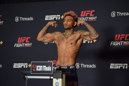 Michael Morales marcó 170,5 libras en la báscula y cumplió con el peso oficial.