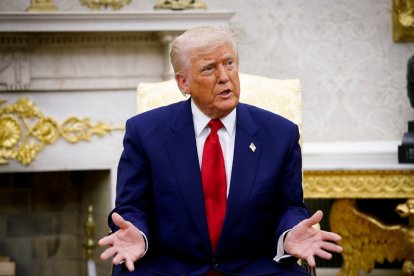 El fallo detiene deportaciones inmediatas de venezolanos acusados de pertenecer a bandas criminales.