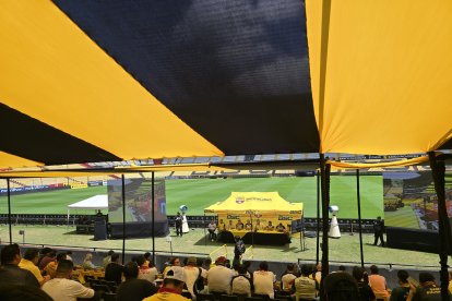 Unos 300 socios de los 6.051 habilitados asistieron a la Asamblea de Barcelona SC.