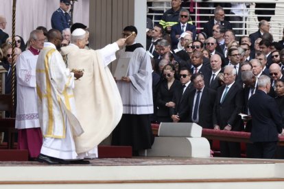Daniel Noboa estuvo presente en la entronización del papa León.
