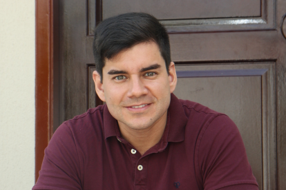 Isaac Delgado es un presentador de televisión ecuatoriana