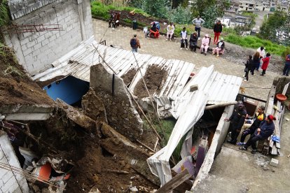 Cinco familias perdieron sus viviendas por el colapso de la ladera. Se evalúa su reubicación