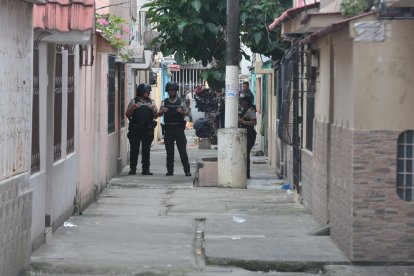 Las víctimas finalmente quedaron tiradas en un callejón peatonal.