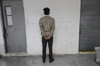 El joven fue detenido con un arma de fuego.