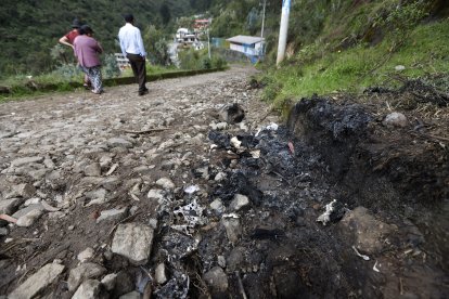 Mujer fue localizada sin vida en La Pulida, noroccidente de Quito. Sus asesinos la quemaron.