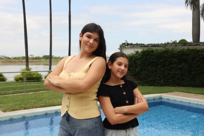 Cira (i) y Ana Cristina Vera son hermanas que incursionan en el velerismo ecuatoriano