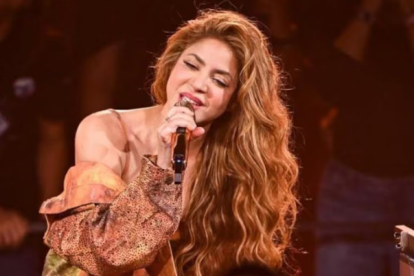 Shakira cantó Antología en el programa de Jimmy Fallon.
