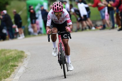 Richard Carapaz ganó la etapa 11 del Giro de Italia 2025.