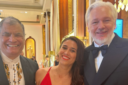 Rafael Correa acompañó a Assange al festival de Cannes.