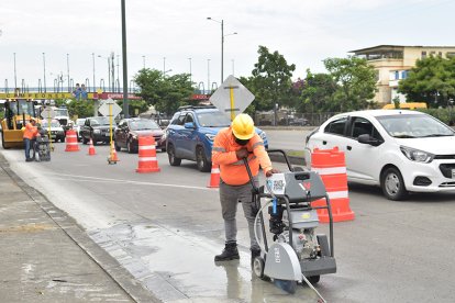 La autopista Narcisa de Jesús fue inaugurada en el año 2006 como una vía rápida. Ahora se volvió una avenida urbana.
