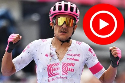 Richard Carapaz este jueves 22 va por la Etapa 12 del Giro de Italia.