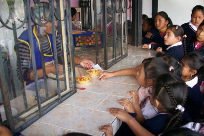 La vigilancia en bares escolares forma parte del compromiso por una mejor salud estudiantil.