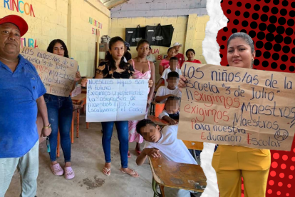 Los padres de familia, con carteles, han hecho protesta y cada día aguardan que llegue un maestro.