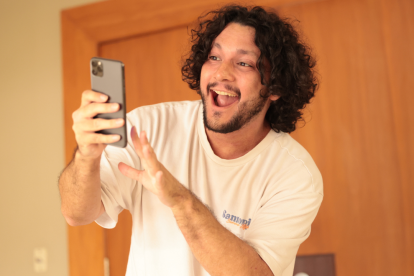 Felipe Crespo es un infógrafo, escultor, actor y youtuber