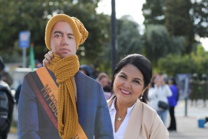 En las afueras de la Asamblea Nacional se reunieron simpatizantes de Daniel Noboa.