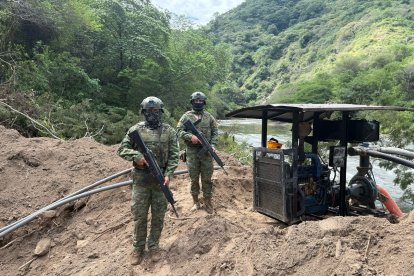 Decomiso de maquinaria ilegal en Calvas por parte del Ejército.