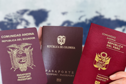 Descubre los pasos y tiempos de espera para conseguir una visa de turista en Ecuador, Colombia y Perú.