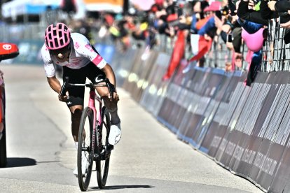 Richard Carapaz fue protagonista en la etapa reina del Giro de Italia 2025.
