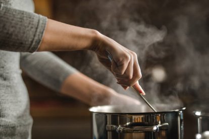 La mujer cocinó los genitales de su esposo por curiosidad.