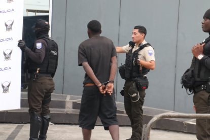 La Policía detiene a menor de edad en la isla Trinitaria.