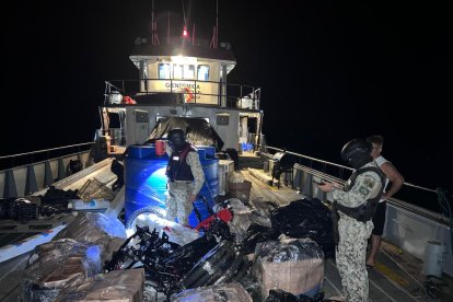 La embarcación fue inspeccionada por personal de la Armada del Ecuador.