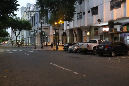En este sector del centro de Guayaquil hubo uno pelea entre uniformados.