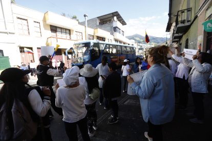 Moradores exigen la detención de la segunda fase del plan de rehabilitación del Centro Hisrórico de Quito.