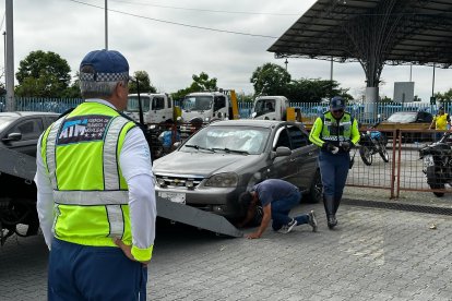 Algunos vehículos tenían placas adulteradas. Esos fueron retenidos.