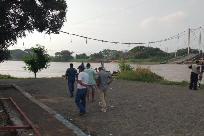 Moradores oraron e hicieron vigila para que sigan en la búsqueda de Fre