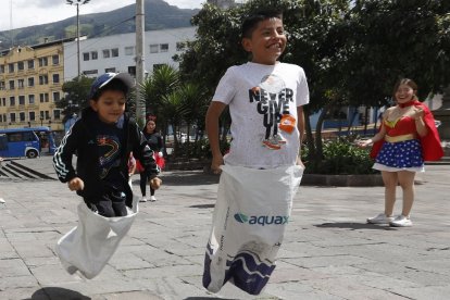 Algunos infantes se divirtieron con juegos tradicionales que nunca habían realizado en corta edad.
