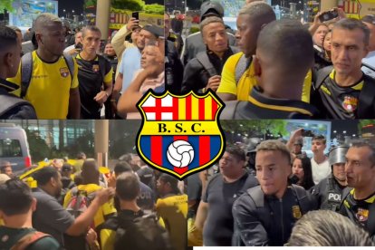 Gabriel Cortez y Byron Castillo con los hinchas en el aeropuerto de Guayaquil.