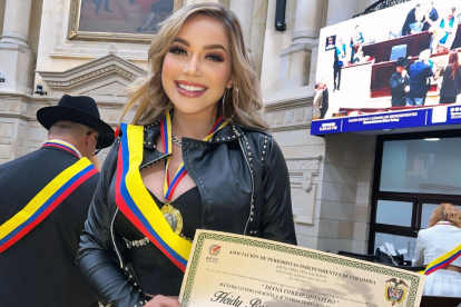 Rossanna es una artista ecuatoriana que actualmente impulsa su carrera musical desde Medellín, Colombia.