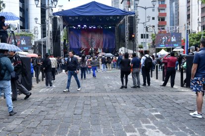 Una tarima se armó en la avenida Amazonas y Jorge Washington, en La Mariscal.