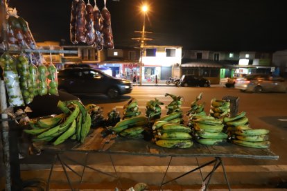 Los productores aseguran que una peste y el fuerte invierno los han afectado. Que por eso subió el costo de mantener los cultivos, aunque sí hay para el consumo interno.