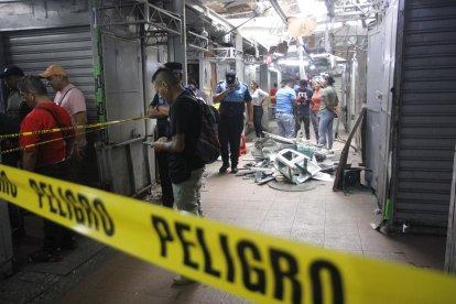 Un atentado con explosivos ocasionó daños en seis locales comerciales.