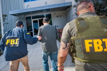 Informes del FBI indican que Jian había obtenido fondos del Gobierno chino para investigar este patógeno en su país