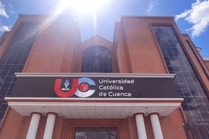 Según un comunicado oficial, dos sujetos armados irrumpieron violentamente en una clase de inglés del Centro de Idiomas