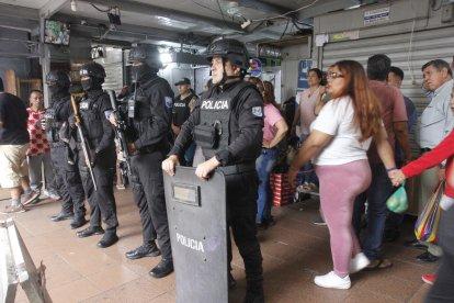 A pesar del atentado, algunos compradores regresaron a la Bahía.