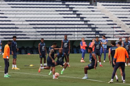 La selección ecuatoriana en uno de sus últimos entrenamientos antes de enfrentar a Brasil este jueves 5 de junio, en Guayaquil.